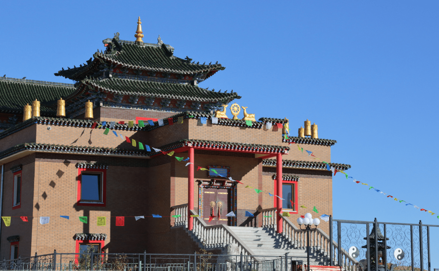 Main temple at Khamariin Khiid Monastery
