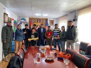 Tariat town councillor and Eternal Landscapes community rubbish cleaning team