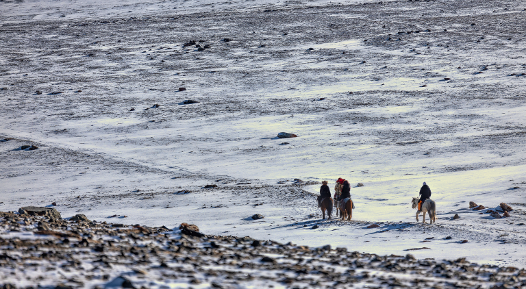 Ride with a Kazakh eagle hunter: Mongolia  winter journey