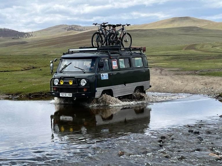 Support vehicle on an Eternal Landscapes mountain biking tour
